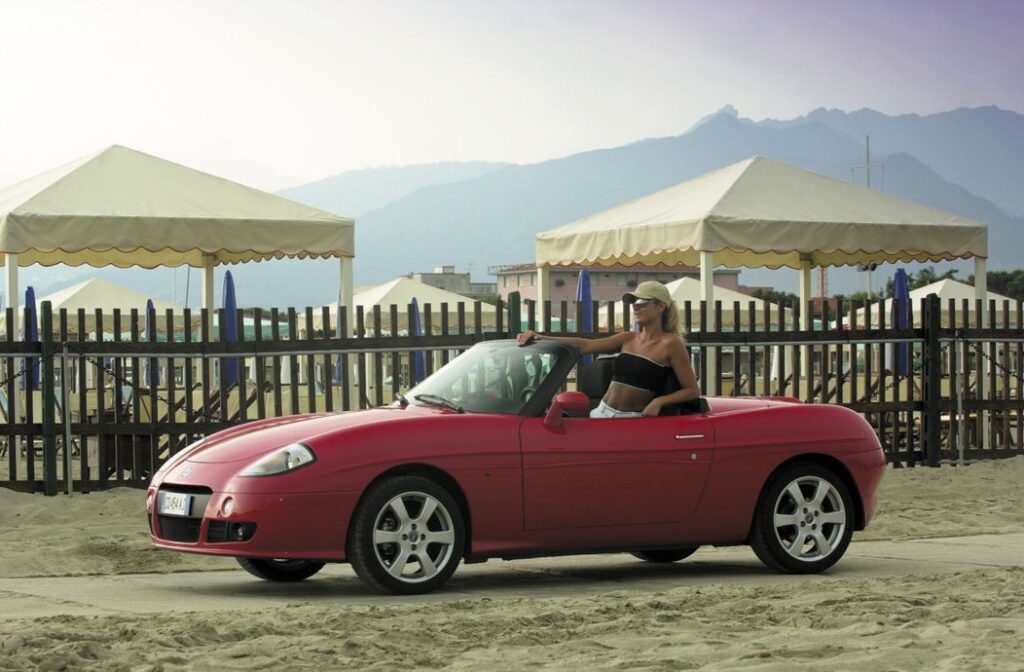 To αιώνιο καλοκαίρι της Fiat μέσα από 10 cabrio μοντέλα