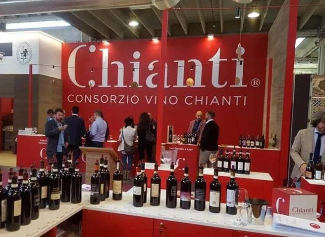 Vino, più zucchero nel Chianti: cambia il disciplinare e il Consorzio si adegua alla normativa Ue