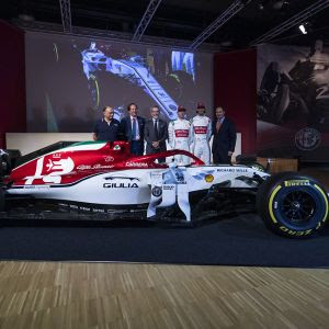 O Kimi Räikkönen και η σύζυγος του πρωταγωνιστούν στη νέα καμπάνια της Alfa Romeo