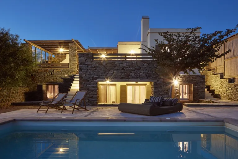 DILES & RINIES: VILLE DI LUSSO SULL’ISOLA DI TINOS