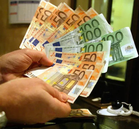 Istat: la spesa delle famiglie cresce più del reddito