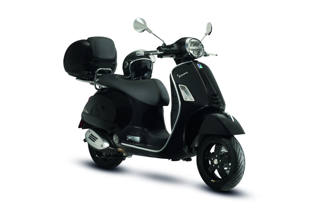 Vespa GTS Super με δώρο αξεσουάρ