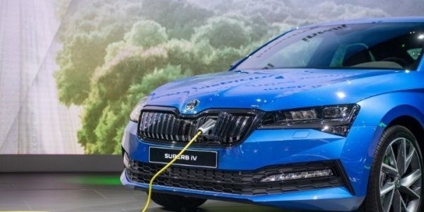 Ιταλία: Πάνω από 89% οι πωλήσεις των ηλεκτρικών αυτοκινήτων