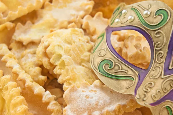 Zeppole, galani e tagliatelle dolci fritte, viaggio di gusto a Carnevale