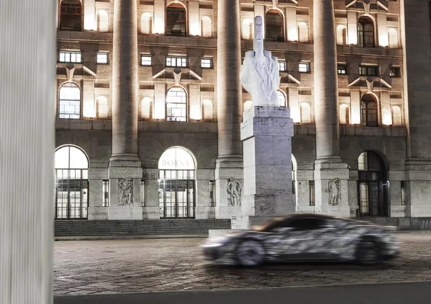 Maserati: i test del prototipo della nuova MC20 a Milano