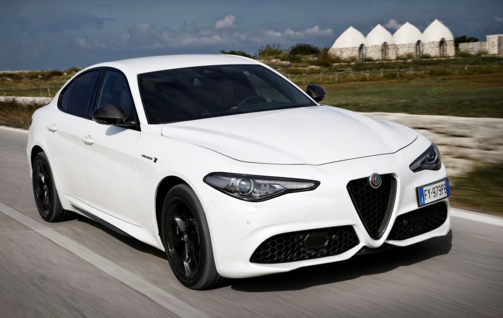 Giulia Veloce Ti: Η Alfa Romeo συνδυάζει τρία θρυλικά ονόματα για την απόλυτη τετρακίνητη έκδοση του μοντέλου