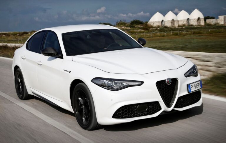 Giulia Veloce Ti: Η Alfa Romeo συνδυάζει τρία θρυλικά ονόματα για την απόλυτη τετρακίνητη έκδοση του μοντέλου