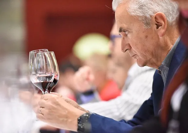Rivoluzione nel mondo del vino: degustazioni su Skype e web