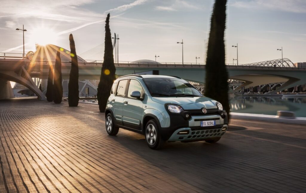 To νέο Fiat Panda Hybrid στην Ελλάδα με 11.990 ευρώ