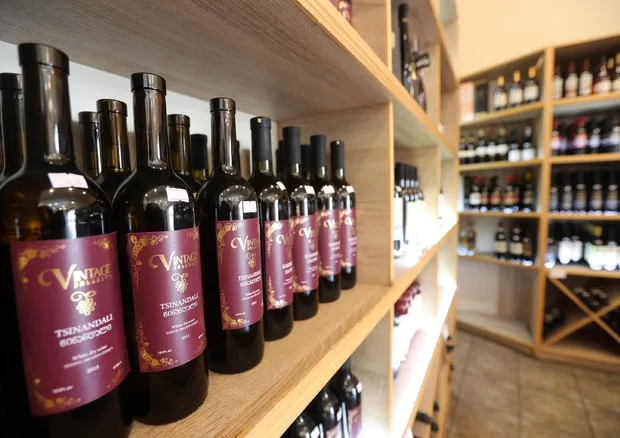 Iri, nei supermercati +7,9% vendite vino