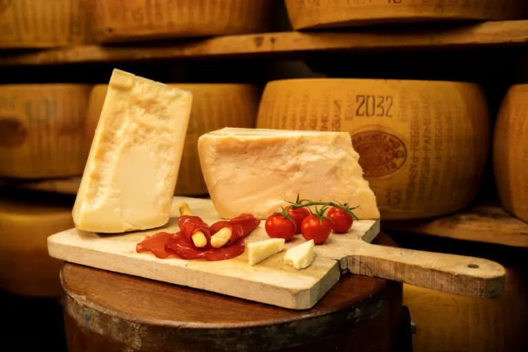 Parmigiano Reggiano, nel 2019 cresce produzione ed export