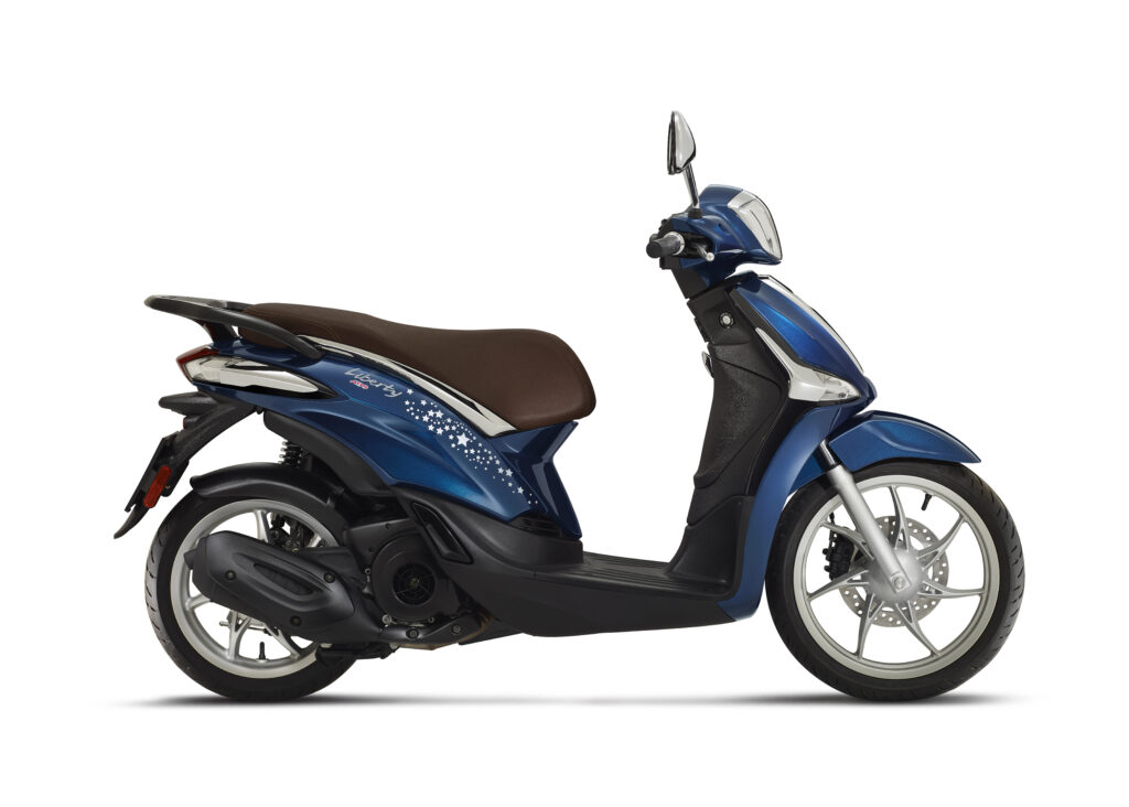 ΤΟ PIAGGIO LIBERTY ΝΤΥΝΕΤΑΙ BACI PERUGINA ΓΙΑ ΤΟΝ ΕΟΡΤΑΣΜΟ ΤΗΣ 100ΣΤΗΣ ΕΠΕΤΕΙΟΥ ΤΗΣ