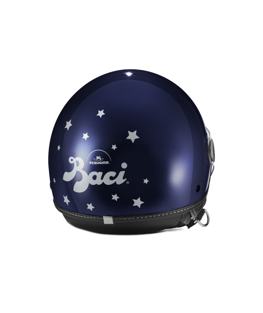 ΤΟ PIAGGIO LIBERTY ΝΤΥΝΕΤΑΙ BACI PERUGINA ΓΙΑ ΤΟΝ ΕΟΡΤΑΣΜΟ ΤΗΣ 100ΣΤΗΣ ΕΠΕΤΕΙΟΥ ΤΗΣ