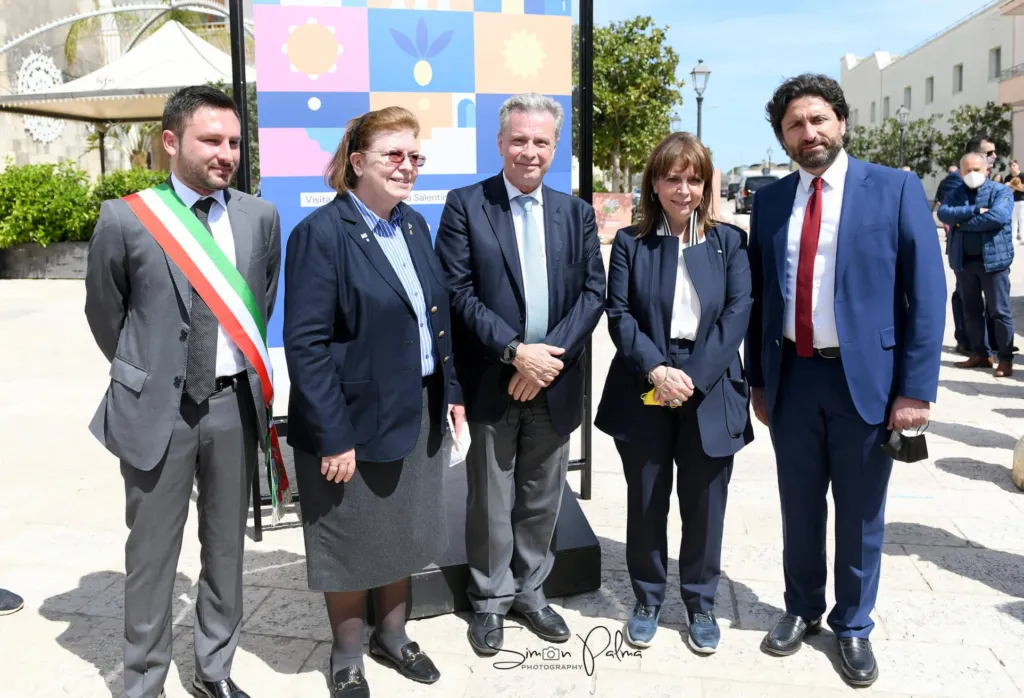 La Camera di Commercio italo-ellenica di Atene, al fianco degli ellenofoni del Sud Italia, rende onore a S.E. la Presidente della Repubblica Ellenica.