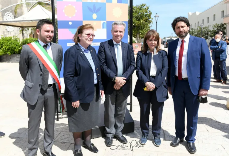 La Camera di Commercio italo-ellenica di Atene, al fianco degli ellenofoni del Sud Italia, rende onore a S.E. la Presidente della Repubblica Ellenica.