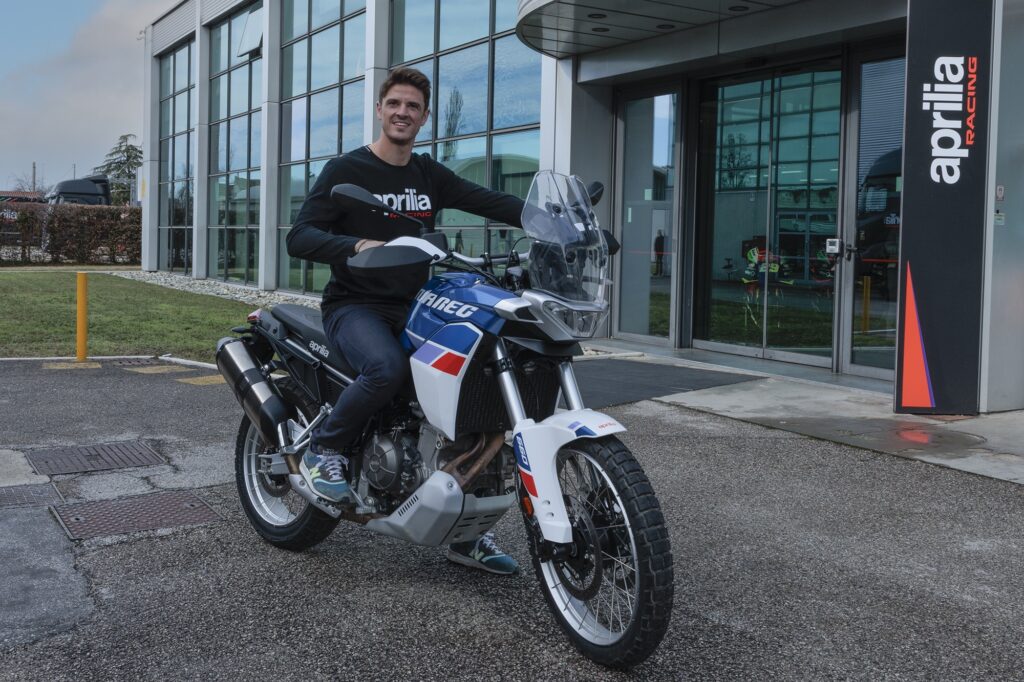 BACK TO AFRICA: Η APRILIA RACING ΕΠΙΣΤΡΕΦΕΙ ΣΤΟΥΣ OFF-ROAD ΑΓΩΝΕΣ ΚΑΙ ΠΡΟΕΤΟΙΜΑΖΕΙ ΤΗ ΣΥΜΜΕΤΟΧΗ ΤΗΣ ΣΤΑ ΚΟΡΥΦΑΙΑ RALLY RAIDS