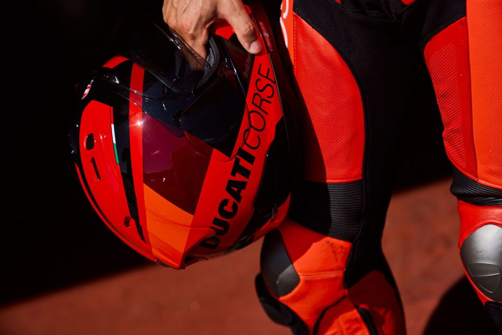 Άνεση, ασφάλεια και τεχνογνωσία από την Ducati:  Η νέα συλλογή ρουχισμού του 2023 είναι εδώ, με νέα, μοντέρνα αλλά  και διαχρονικά σχέδια