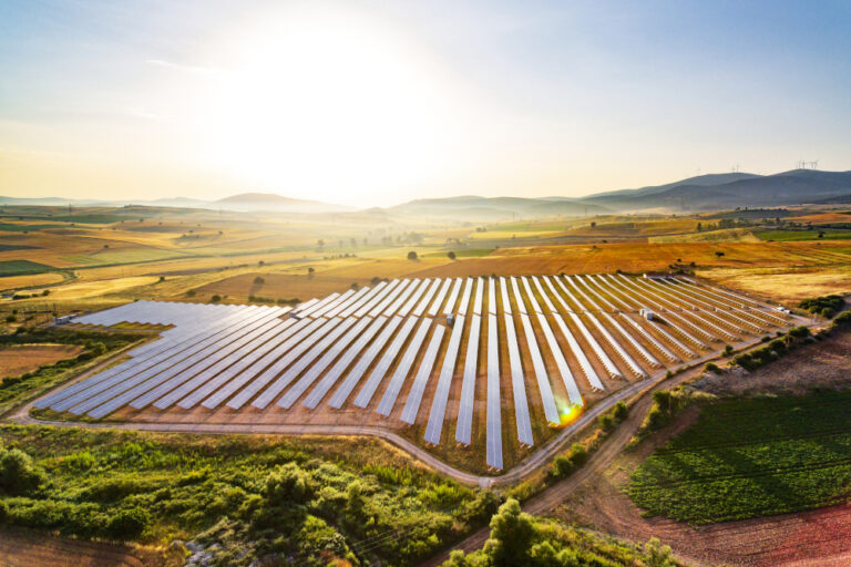 Συμφωνία της MYTILINEOS με την HELLENiQ ENERGY για την πώληση χαρτοφυλακίου τεσσάρων φωτοβολταϊκών έργων ισχύος 211 MW στη Ρουμανία