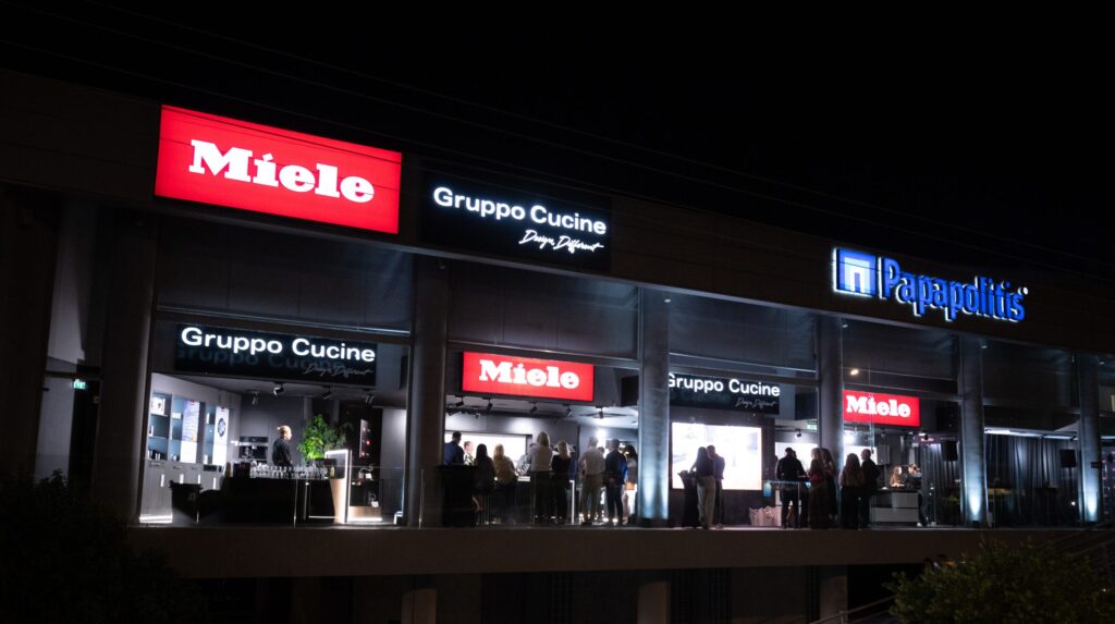 Η Gruppo Cucine και η Miele Hellas εγκαινιάζουν το πρώτο υβριδικό κατάστημα Miele x Gruppo Cucine στην Βούλα
