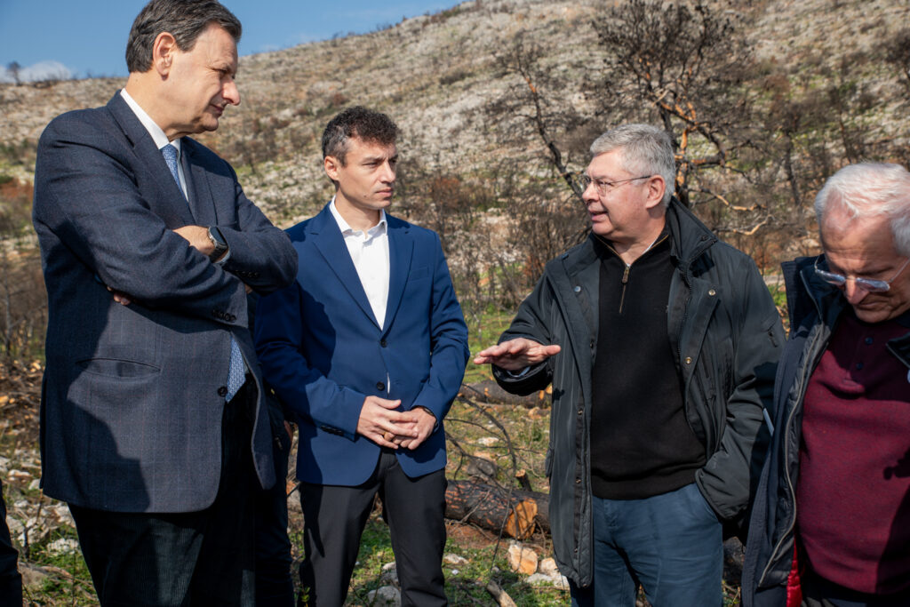 Η HELLENiQ ENERGY ολοκληρώνει τα κρίσιμα αντιδιαβρωτικά έργα στις καμένες δασικές εκτάσεις της Δυτικής Αττικής
