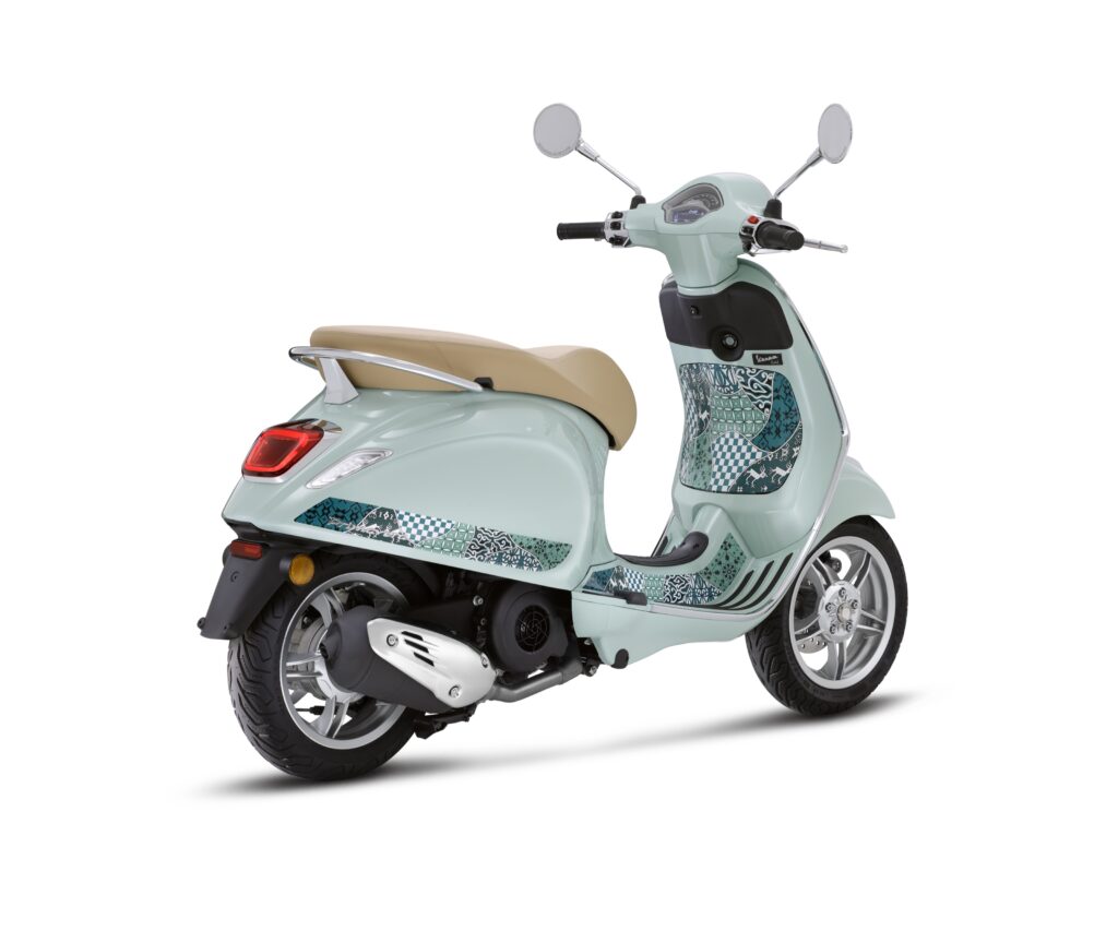 VESPA PRIMAVERA BATIK