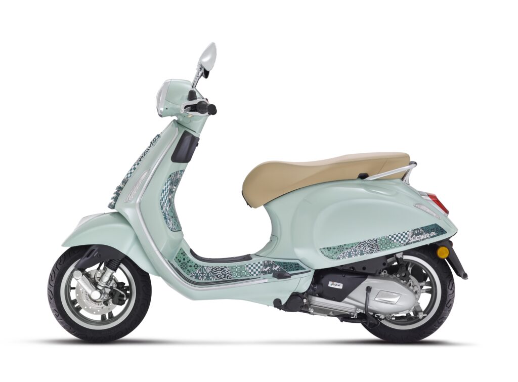 VESPA PRIMAVERA BATIK