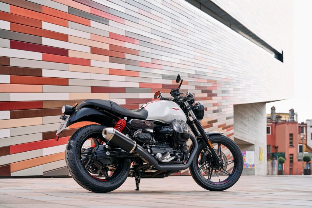 NEW SEASON NEW RIDE  ΑΛΑΞΕ ΕΠΟΧΗ ΜΕ ΤΙΣ ΝΕΕΣ ΠΡΟΣΦΟΡΕΣ APRILIA ΚΑΙ MOTO GUZZI