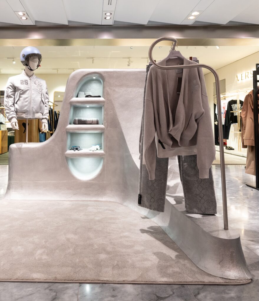 Η Vespa φέρνει το empty space στους δρόμους της Ρώμης: το lifestyle project της μάρκας ντύνει το Rinascente Rome via del Tritone της Ρώμης