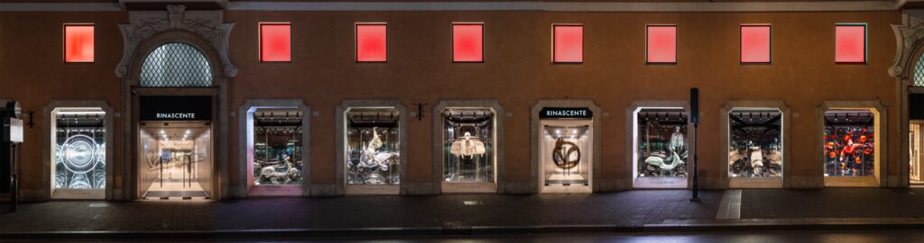 Η Vespa φέρνει το empty space στους δρόμους της Ρώμης: το lifestyle project της μάρκας ντύνει το Rinascente Rome via del Tritone της Ρώμης