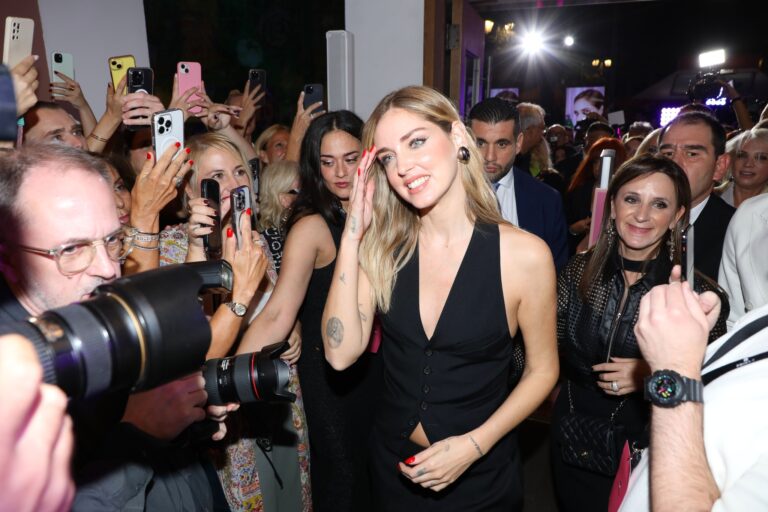 Chiara Ferragni in Grecia per il lancio della nuova linea make up