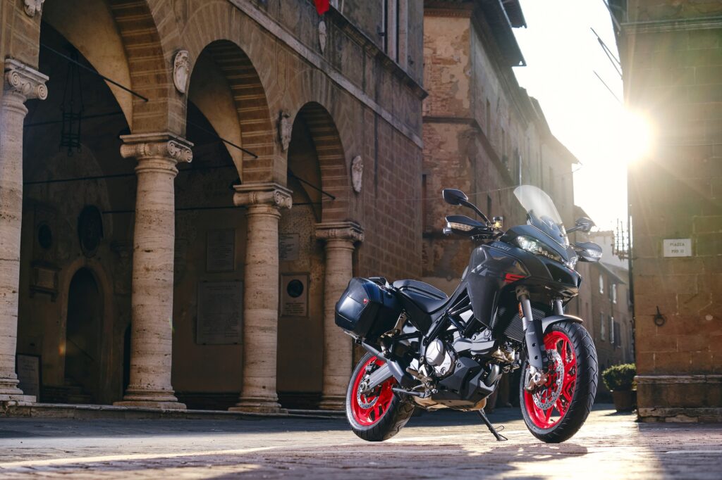 Ducati Multistrada V2 και V2S με όφελος 1.500!