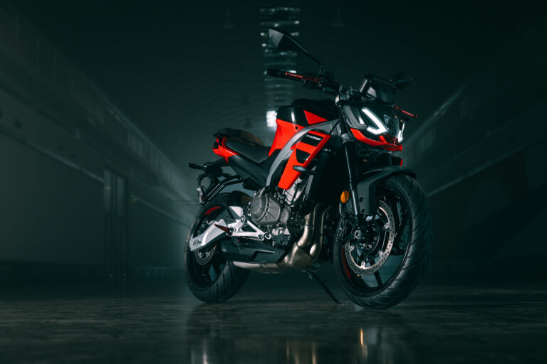 Η APRILIA TUONO 457 ΚΑΙ Η MOTO GUZZI V7 SPORT ΣΕ ΠΡΟΠΑΡΑΓΓΕΛΙΑ