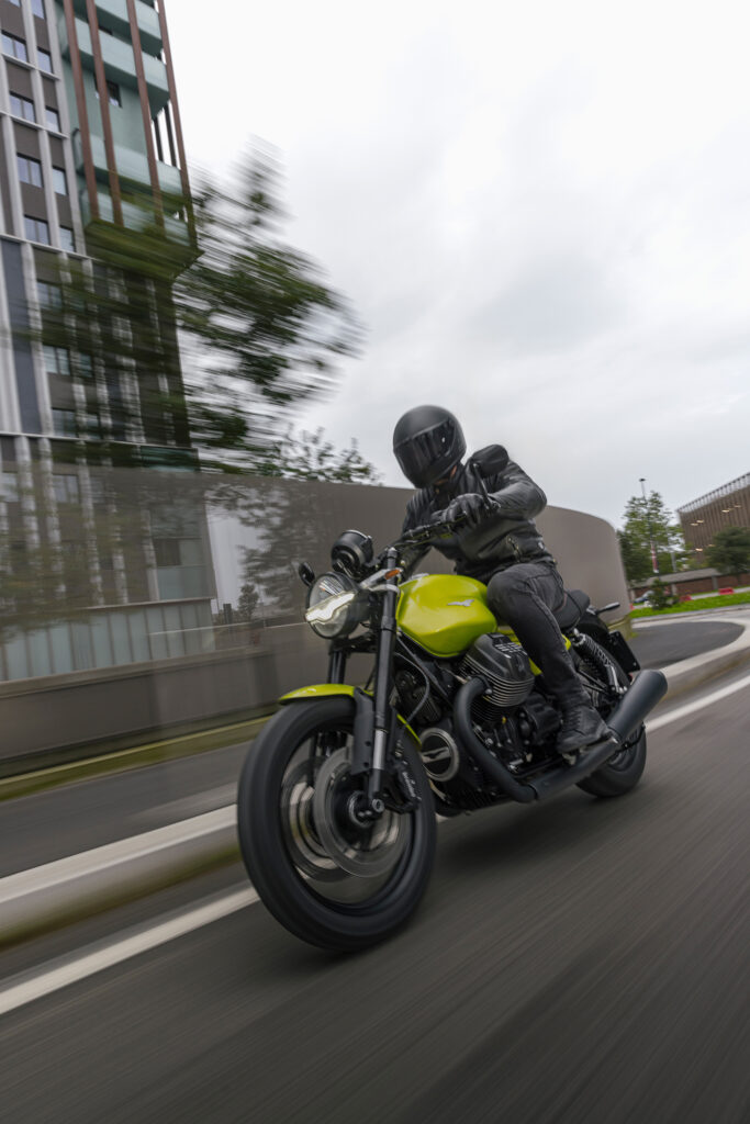 Η APRILIA TUONO 457 ΚΑΙ Η MOTO GUZZI V7 SPORT ΣΕ ΠΡΟΠΑΡΑΓΓΕΛΙΑ