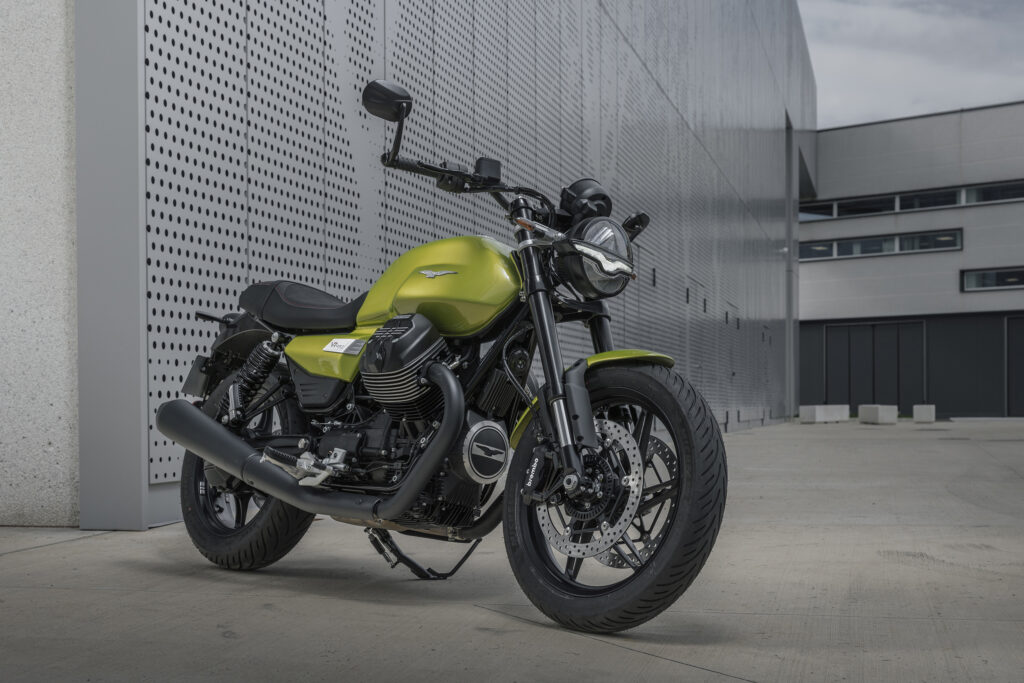 Η APRILIA TUONO 457 ΚΑΙ Η MOTO GUZZI V7 SPORT ΣΕ ΠΡΟΠΑΡΑΓΓΕΛΙΑ