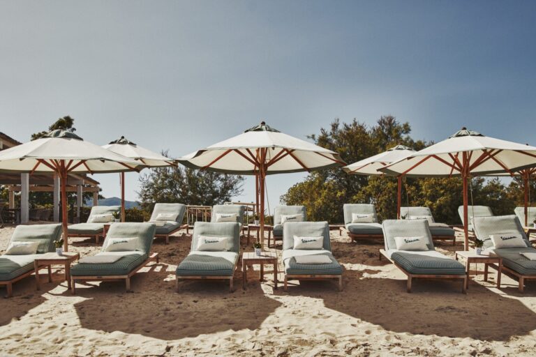 Vespa by the Sea – Επιστρέφει στο Paraggi και κάνει το ντεμπούτο της στη Σαρδηνία, στο Is Molas