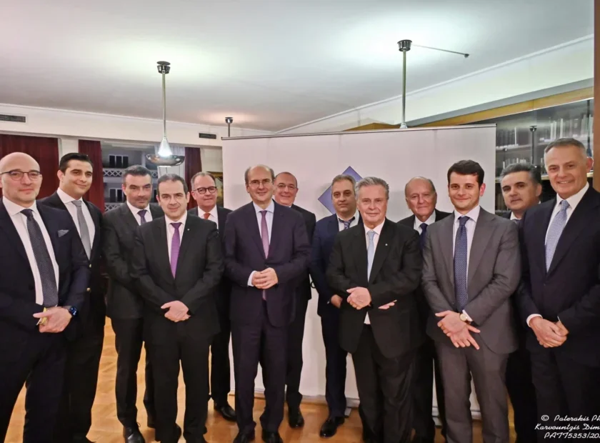 Μέλη και προσκεκλημένοι σε εκδήλωση του Επιμελητηρίου